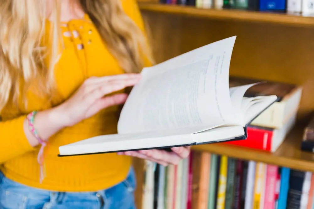 Publier un livre sans éditeur : et si vous déléguiez tout le reste ?