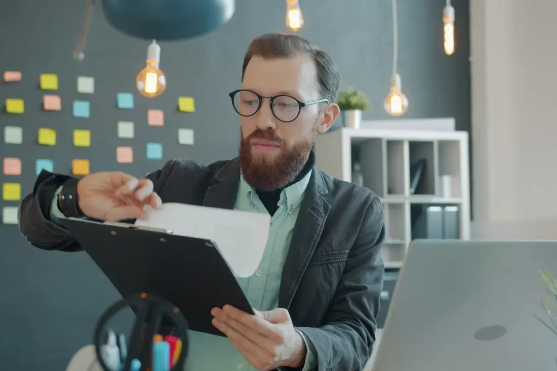Contrôle de documents lors d'un audit de surveillance dans un organisme de formation