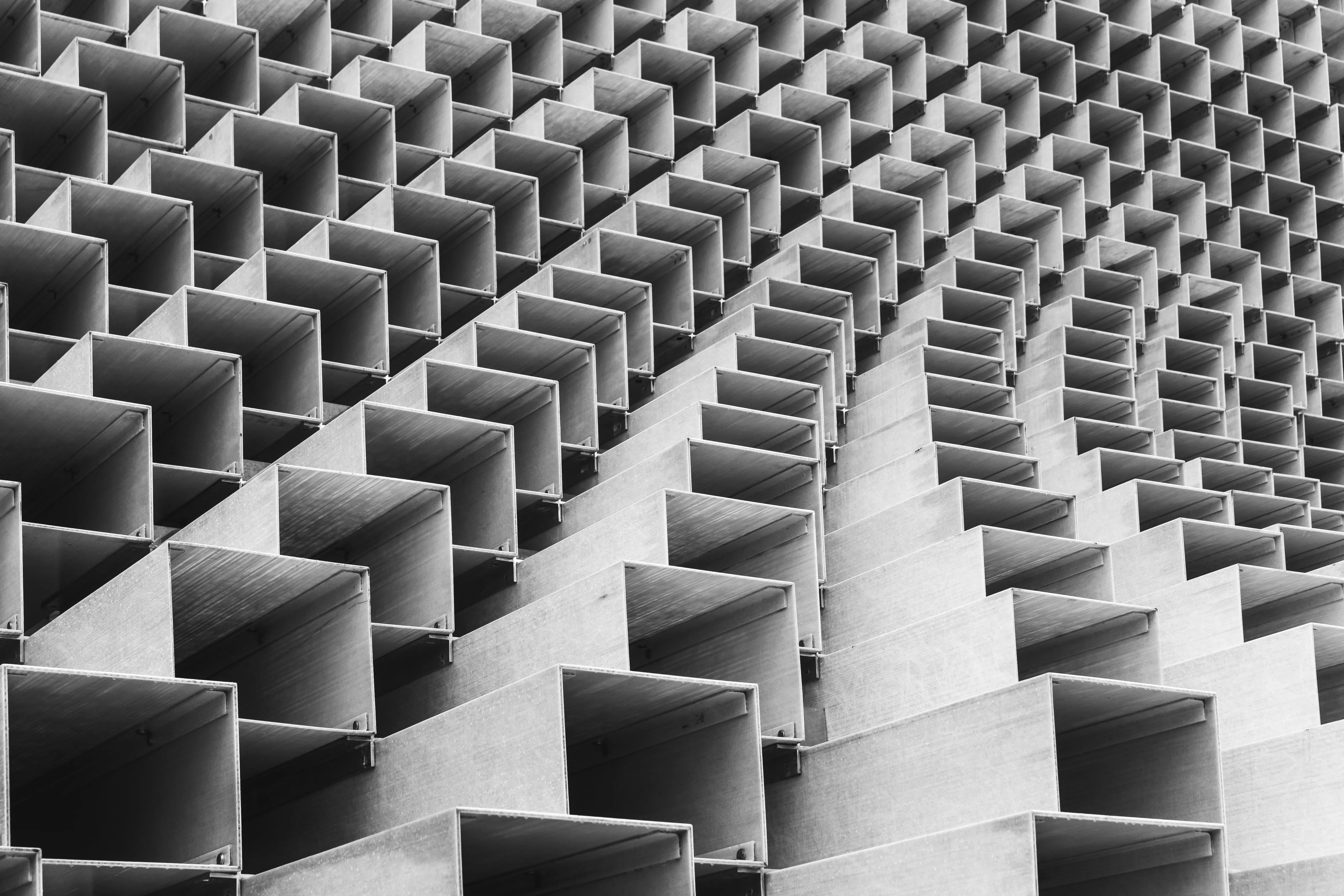Structure de cubes abstraite représentant l'architecture hiérarchique d'un site web