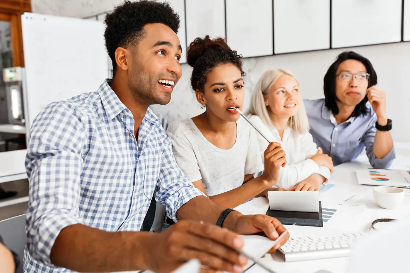 Eagle West Spirit, Formation en langues · Site vitrine